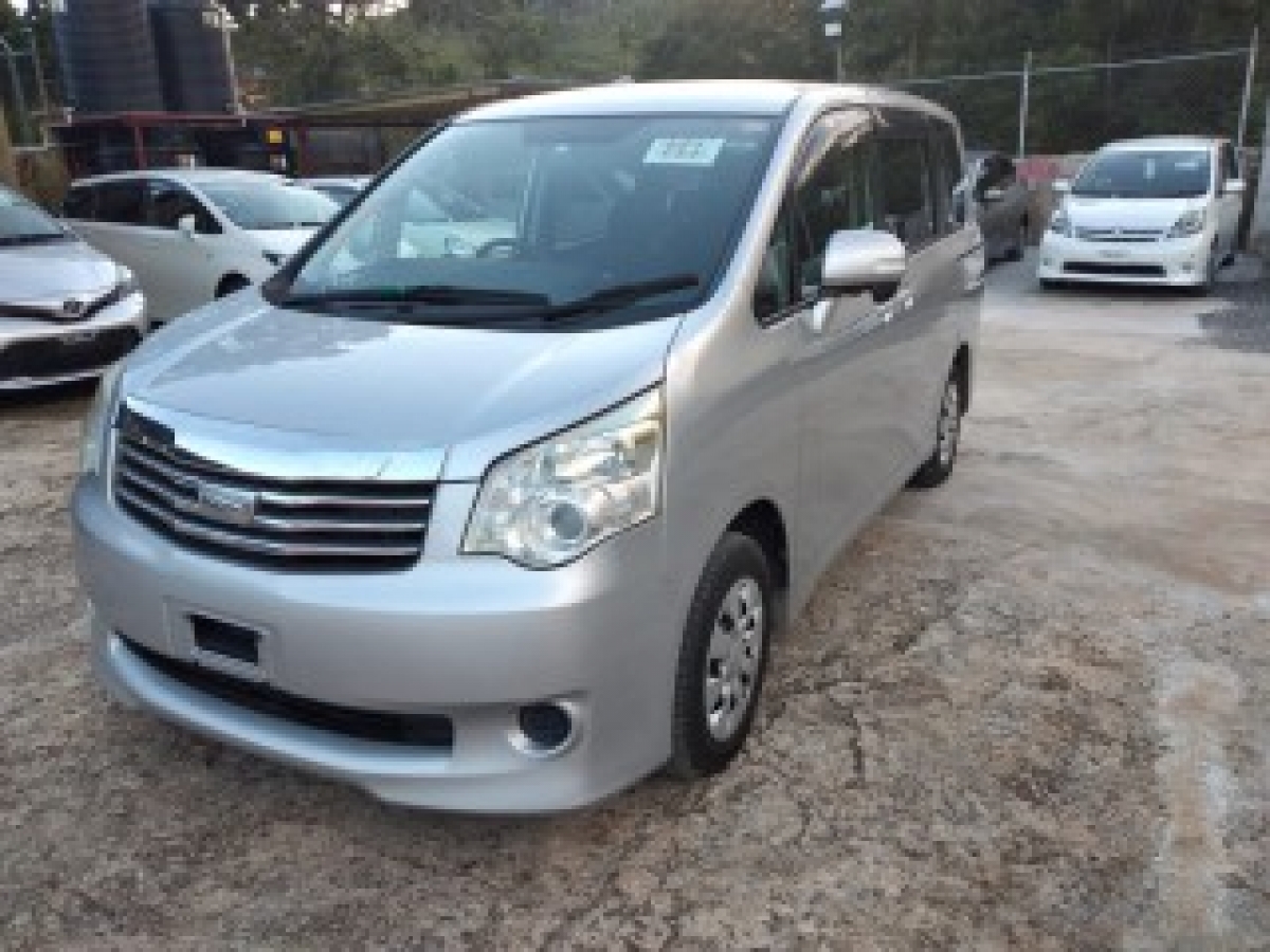 Toyota noah перевод